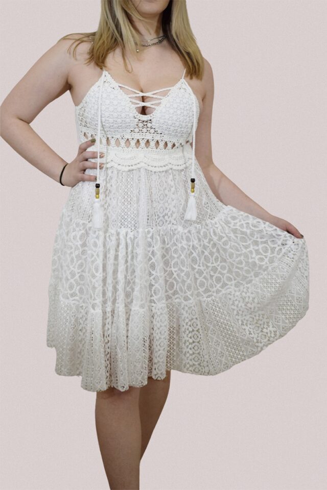 Φόρεμα λευκό με δαντέλα