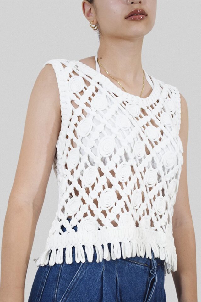 Top λευκό με πλέξη τύπου μακραμέ