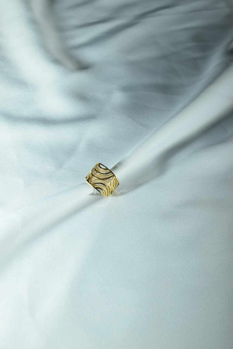 Διάτρητο φαρδύ χρυσό δαχτυλίδι