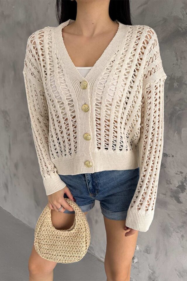Πλεκτή ζακέτα με χρυσά κουμπιά