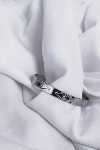 Ατσάλινη χειροπέδα ασημί με ματάκι