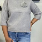 Γυναικεία πλεκτή μπλούζα με καρφίτσα