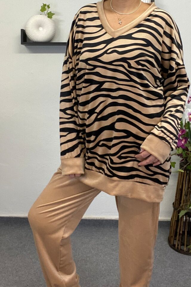 Βελουτέ φόρμα με σχέδιο