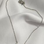 Κολιέ άπειρο σε ασημί χρώμα