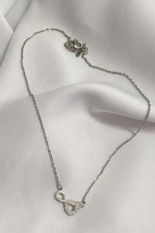 Κολιέ άπειρο σε ασημί χρώμα