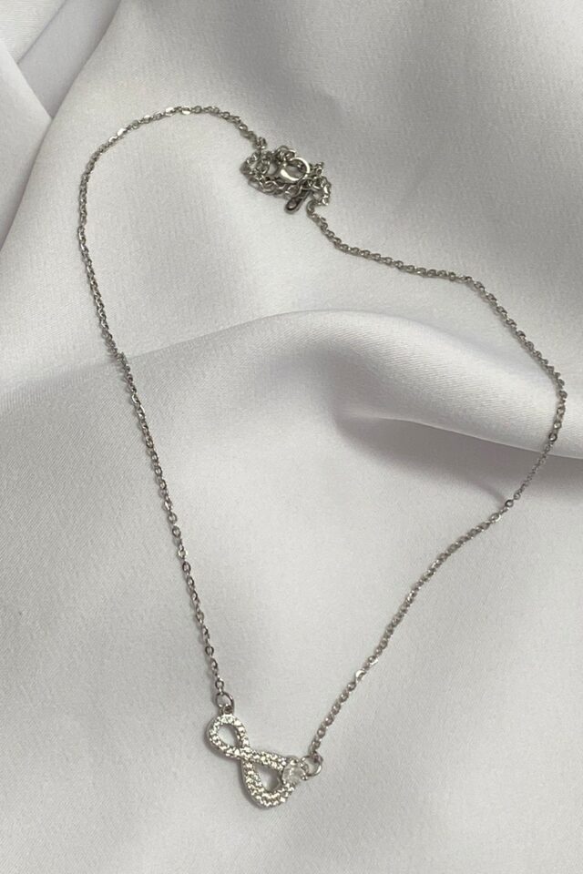 Κολιέ άπειρο σε ασημί χρώμα