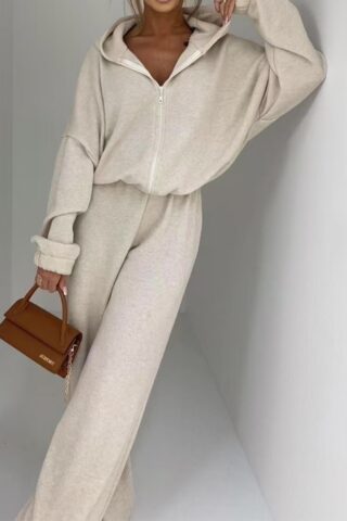 Μπεζ γυναικεία φόρμα