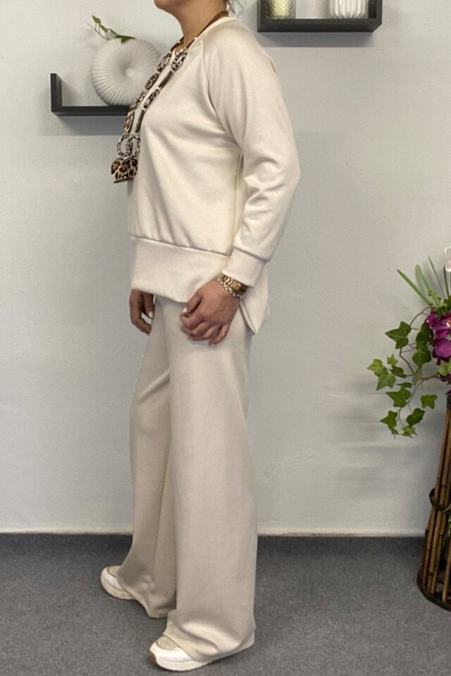 Μπεζ γυναικείο σετ με ασυμμετρία