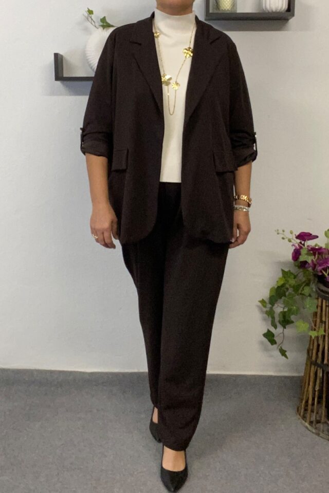 Καφέ γυναικείο κοστούμι