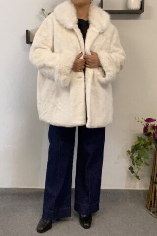 Γυναικεία γούνα με γιακά